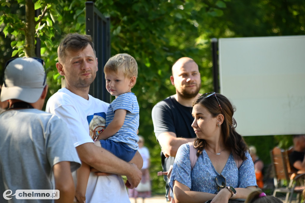 Kolorowy świat holi, baniek mydlanych oraz teatr ECHA