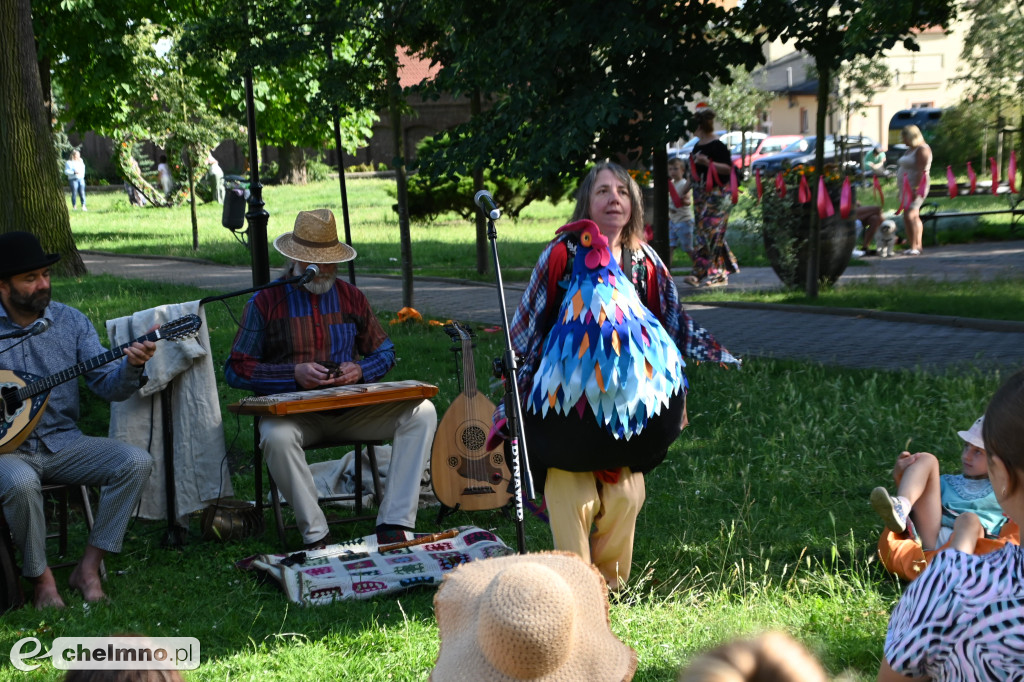 Kolorowy świat holi, baniek mydlanych oraz teatr ECHA