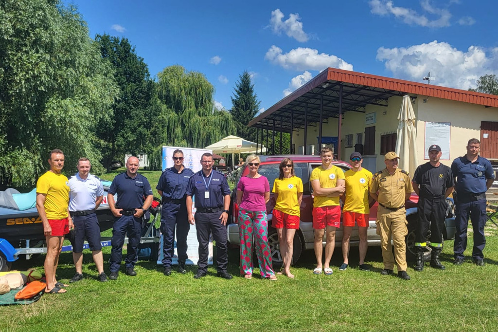 Wakacyjne pogadanki i prezentacje o bezpieczeństwie nad wodą