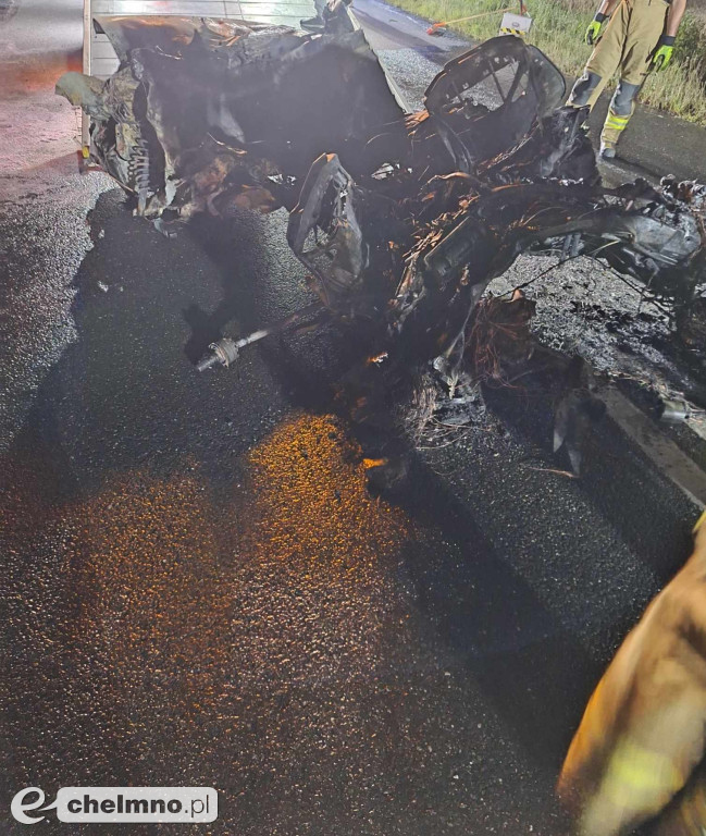Tragiczny pożar po wypadku samochodowym - kierowca nie żyje