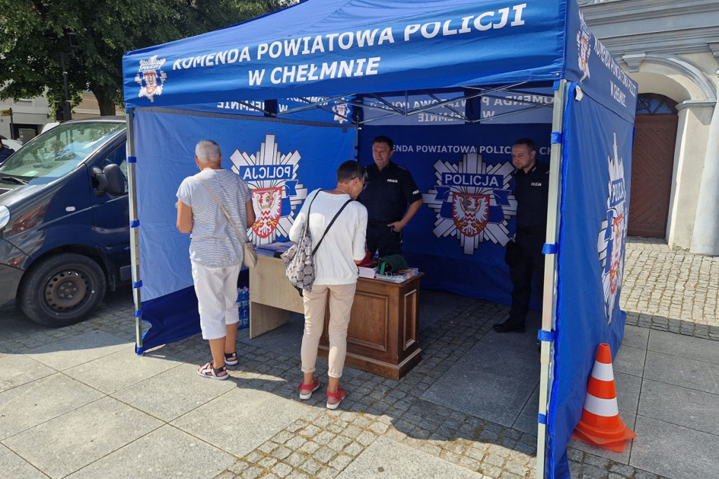 Służby z profilaktyką na chełmińskim rynku