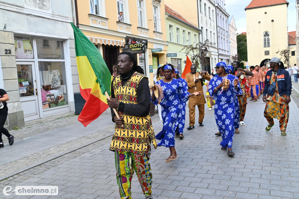 Intrygujące występy na Światowym Festiwalu Folkloru Father’s Village