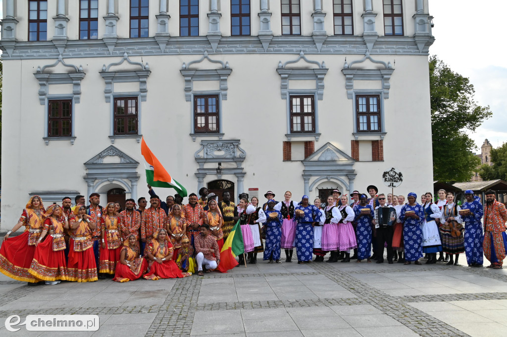 Intrygujące występy na Światowym Festiwalu Folkloru Father’s Village