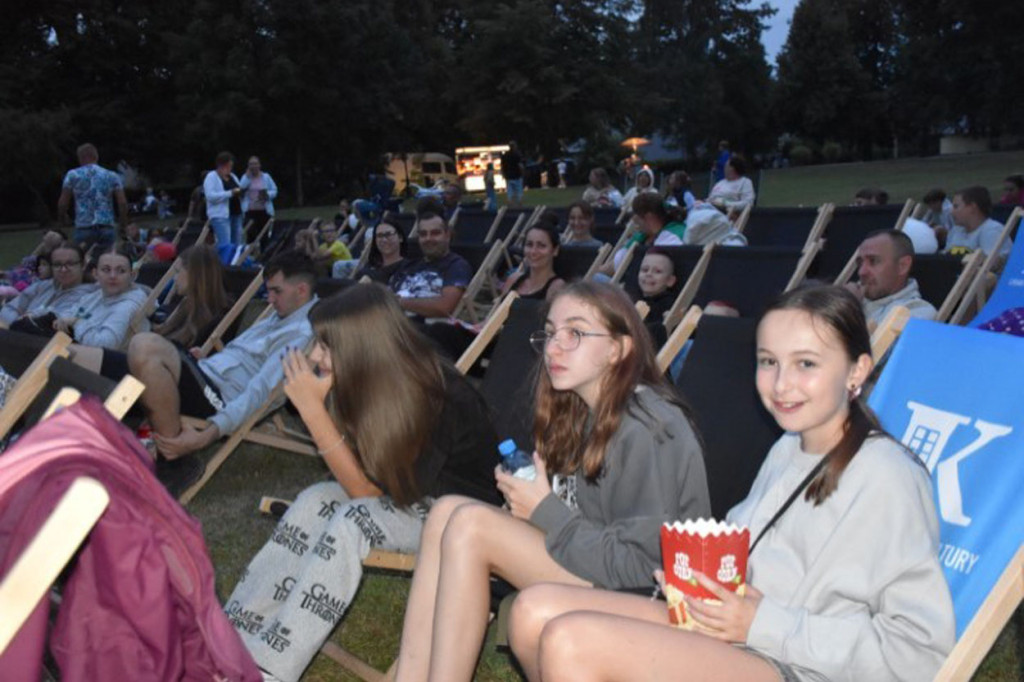 Seans filmowy pod gwiazdami