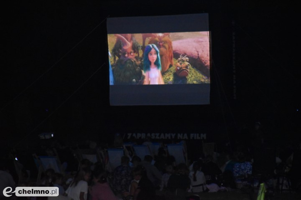 Seans filmowy pod gwiazdami