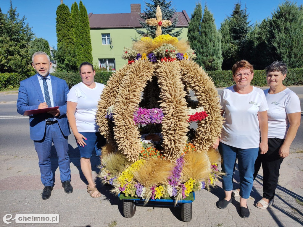 Piękne witacze i wieńce dożynkowe w Gminie Kijewo Królewskie