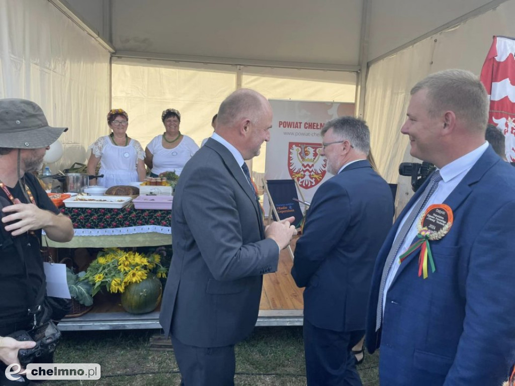 Powiat Chełmiński wraz z Zastępem Rycerskim z Chełmna oraz KGW Kapuścianki promował lokalną historię na Dożynkach Wojewódzkich