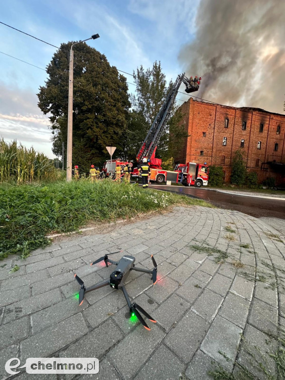 29 zastępów strażackich z 3 powiatów walczyło z pożarem młyna