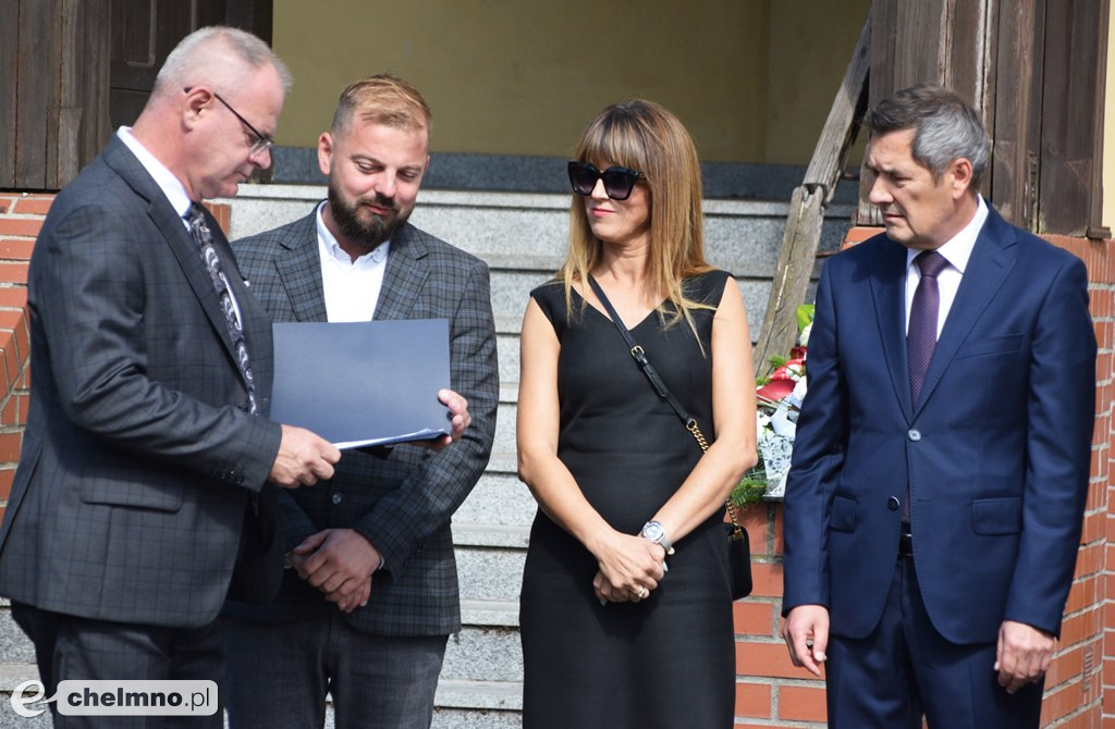 Delegacje złożyły wiązanki kwiatów przy Grobie Nieznanego Żołnierza w Chełmnie