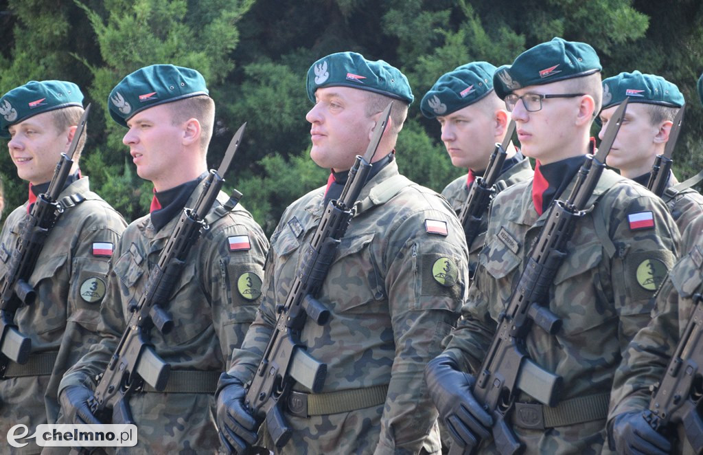 Delegacje złożyły wiązanki kwiatów przy Grobie Nieznanego Żołnierza w Chełmnie