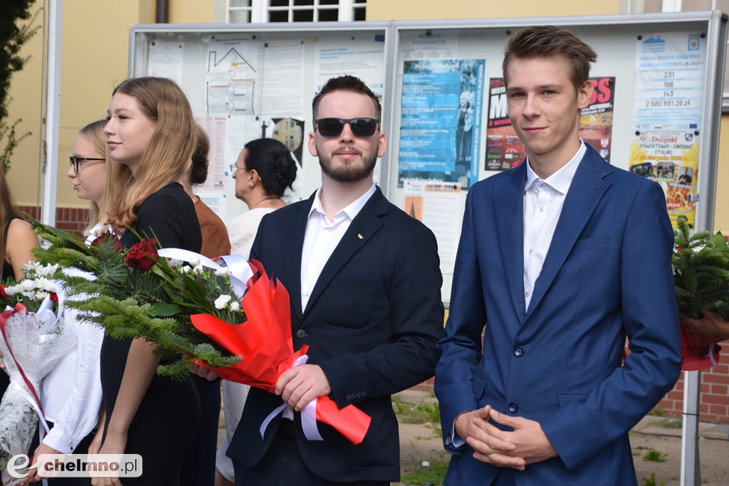 Delegacje złożyły wiązanki kwiatów przy Grobie Nieznanego Żołnierza w Chełmnie