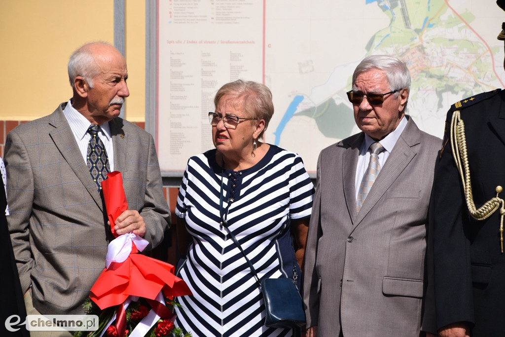 Delegacje złożyły wiązanki kwiatów przy Grobie Nieznanego Żołnierza w Chełmnie