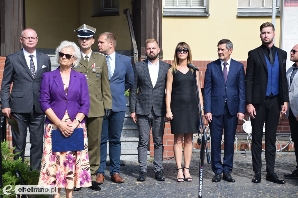 Delegacje złożyły wiązanki kwiatów przy Grobie Nieznanego Żołnierza w Chełmnie