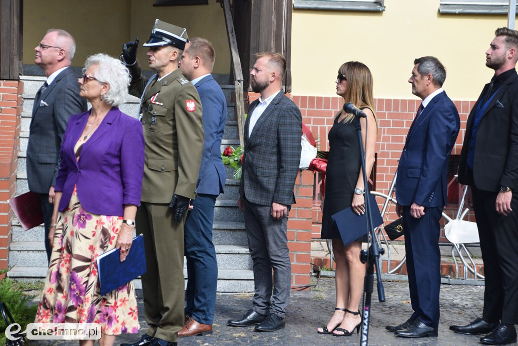 Delegacje złożyły wiązanki kwiatów przy Grobie Nieznanego Żołnierza w Chełmnie
