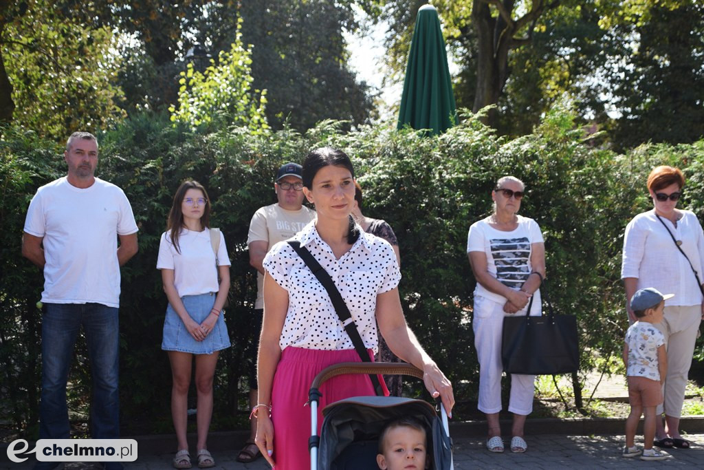 Delegacje złożyły wiązanki kwiatów przy Grobie Nieznanego Żołnierza w Chełmnie