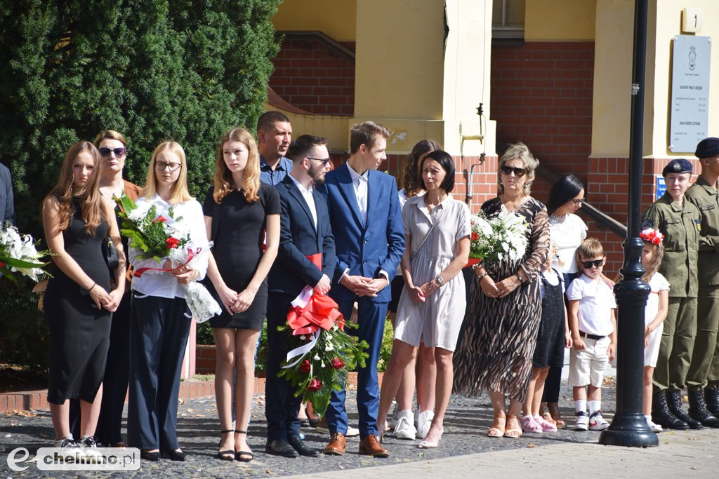 Delegacje złożyły wiązanki kwiatów przy Grobie Nieznanego Żołnierza w Chełmnie