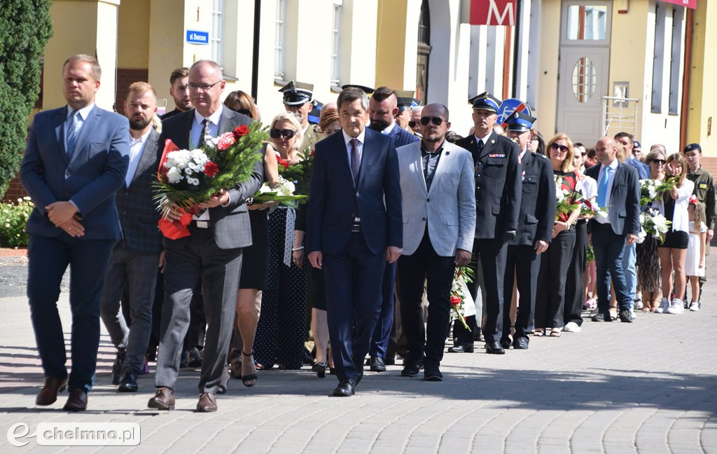 Delegacje złożyły wiązanki kwiatów przy Grobie Nieznanego Żołnierza w Chełmnie