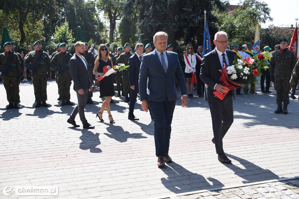 Delegacje złożyły wiązanki kwiatów przy Grobie Nieznanego Żołnierza w Chełmnie