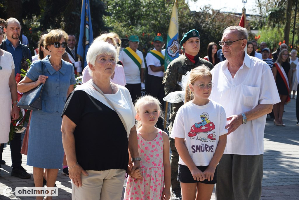 Delegacje złożyły wiązanki kwiatów przy Grobie Nieznanego Żołnierza w Chełmnie