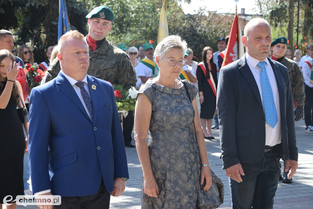 Delegacje złożyły wiązanki kwiatów przy Grobie Nieznanego Żołnierza w Chełmnie