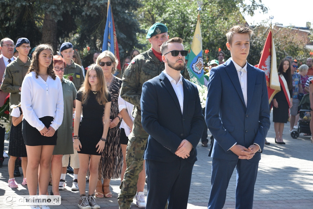 Delegacje złożyły wiązanki kwiatów przy Grobie Nieznanego Żołnierza w Chełmnie
