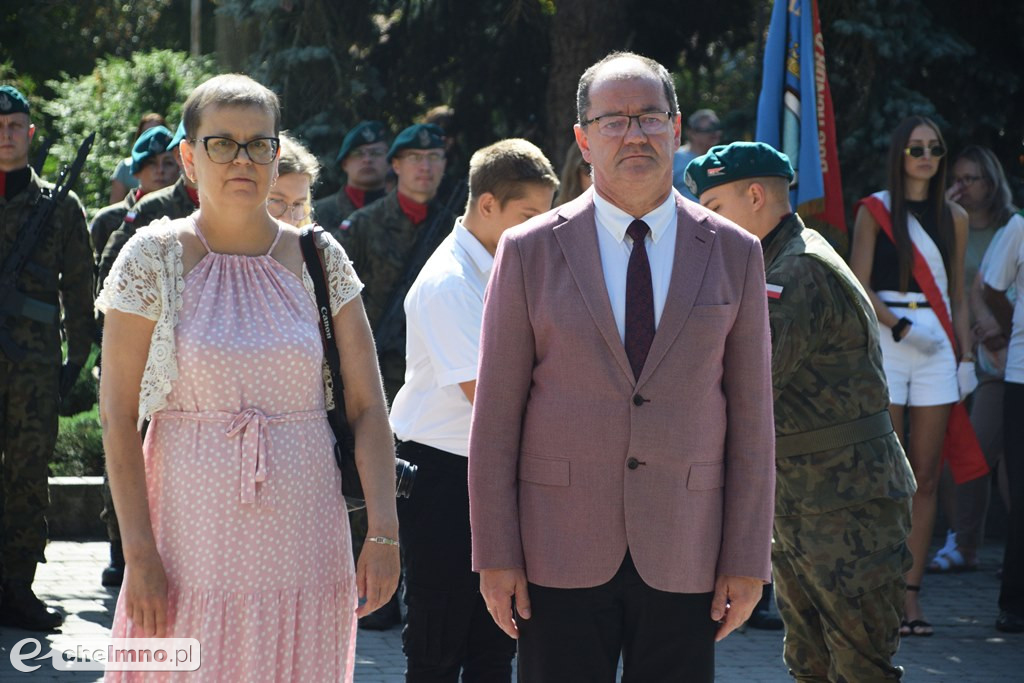 Delegacje złożyły wiązanki kwiatów przy Grobie Nieznanego Żołnierza w Chełmnie