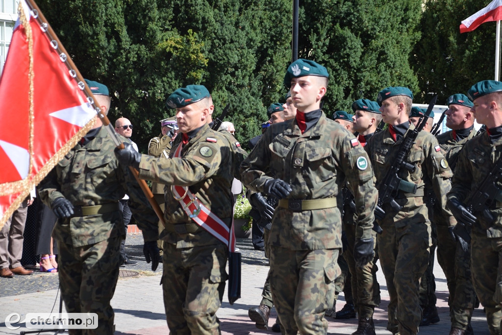 Delegacje złożyły wiązanki kwiatów przy Grobie Nieznanego Żołnierza w Chełmnie