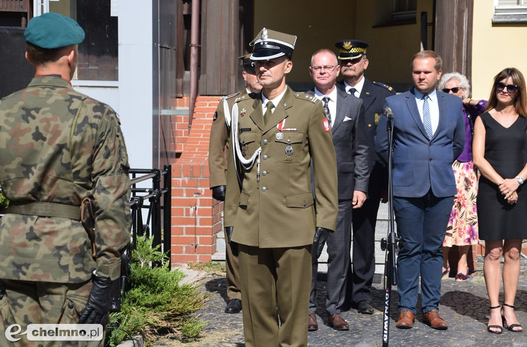Delegacje złożyły wiązanki kwiatów przy Grobie Nieznanego Żołnierza w Chełmnie