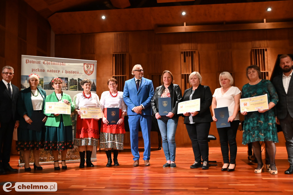 Przedstawiciele Władz Powiatu wręczyli nagrody w konkursach dożynkowych