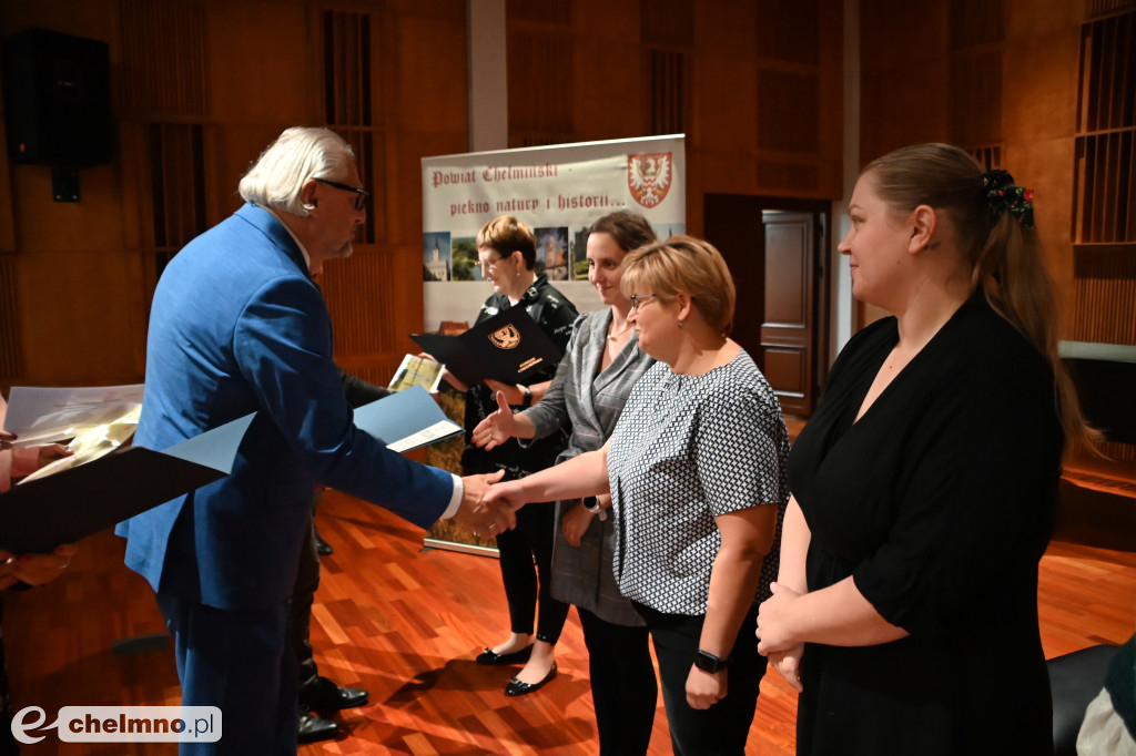 Przedstawiciele Władz Powiatu wręczyli nagrody w konkursach dożynkowych