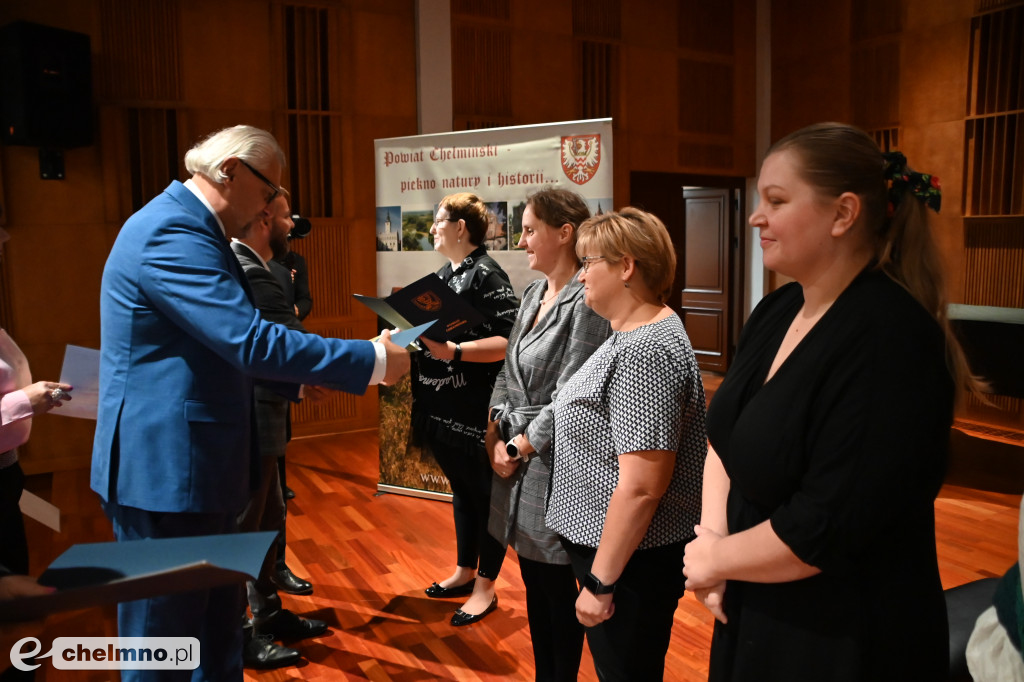 Przedstawiciele Władz Powiatu wręczyli nagrody w konkursach dożynkowych