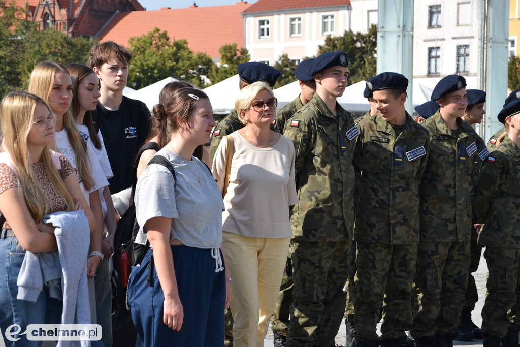 Marsz Pamięci w Chełmnie – młodzież oddała hołd ofiarom II wojny światowej