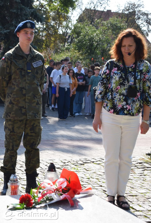 Marsz Pamięci w Chełmnie – młodzież oddała hołd ofiarom II wojny światowej