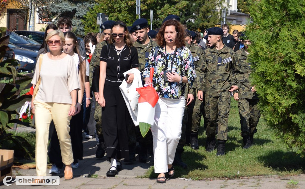 Marsz Pamięci w Chełmnie – młodzież oddała hołd ofiarom II wojny światowej