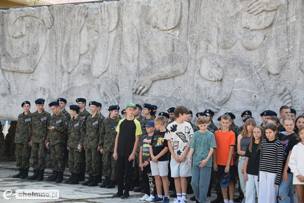 Marsz Pamięci w Chełmnie – młodzież oddała hołd ofiarom II wojny światowej