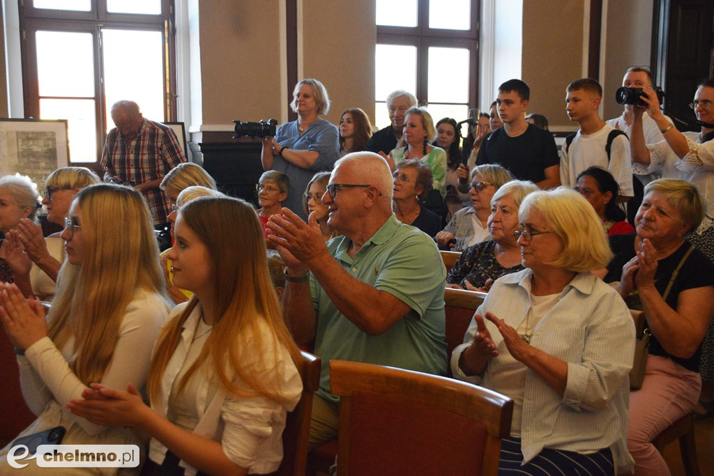 Czy znałeś PRL tak, jak ten fotograf? Wyjątkowe zdjęcia ukazują obraz tamtych lat