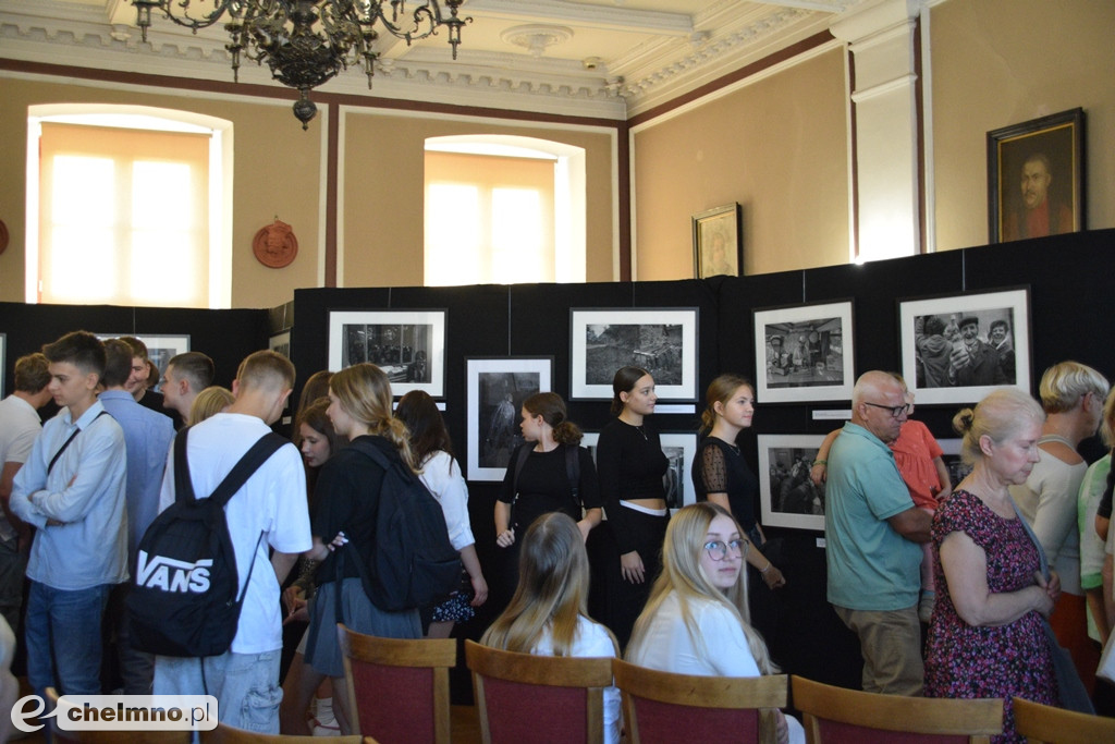 Czy znałeś PRL tak, jak ten fotograf? Wyjątkowe zdjęcia ukazują obraz tamtych lat