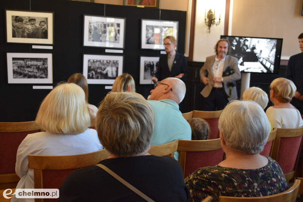 Czy znałeś PRL tak, jak ten fotograf? Wyjątkowe zdjęcia ukazują obraz tamtych lat