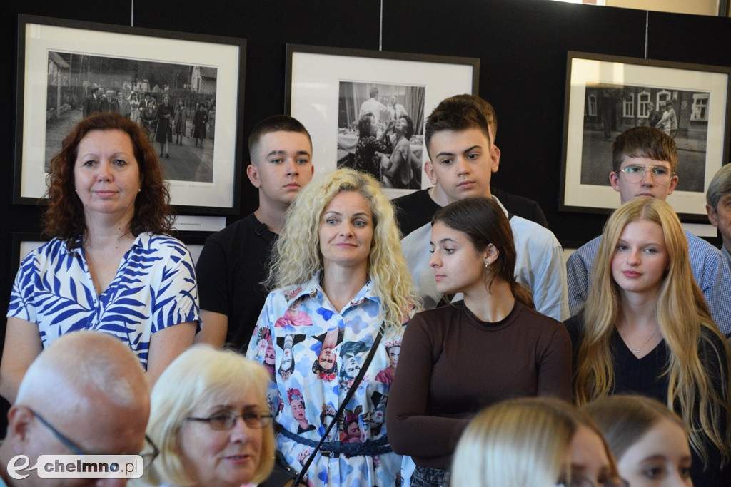 Czy znałeś PRL tak, jak ten fotograf? Wyjątkowe zdjęcia ukazują obraz tamtych lat