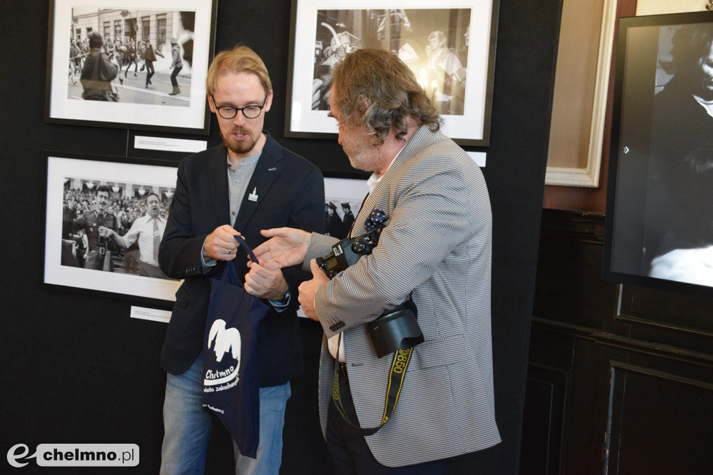 Czy znałeś PRL tak, jak ten fotograf? Wyjątkowe zdjęcia ukazują obraz tamtych lat