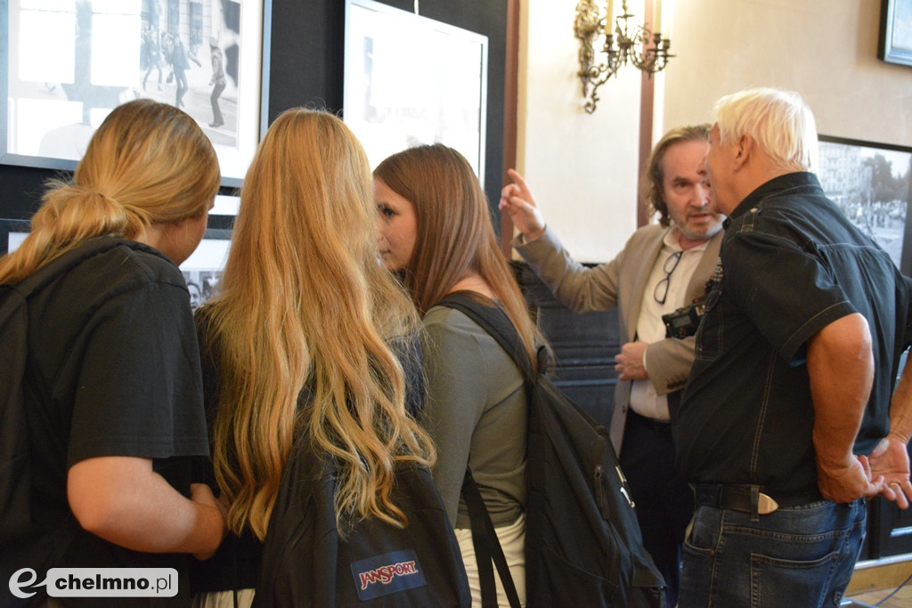 Czy znałeś PRL tak, jak ten fotograf? Wyjątkowe zdjęcia ukazują obraz tamtych lat