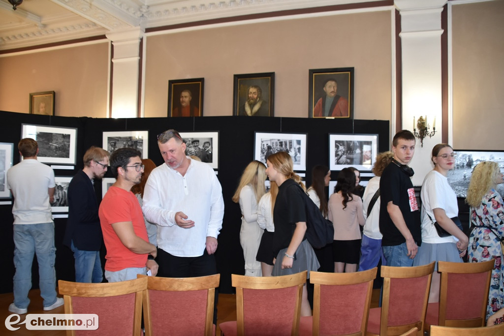 Czy znałeś PRL tak, jak ten fotograf? Wyjątkowe zdjęcia ukazują obraz tamtych lat