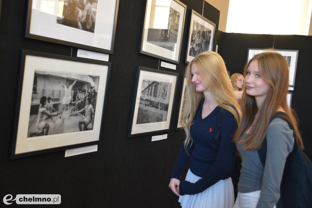 Czy znałeś PRL tak, jak ten fotograf? Wyjątkowe zdjęcia ukazują obraz tamtych lat