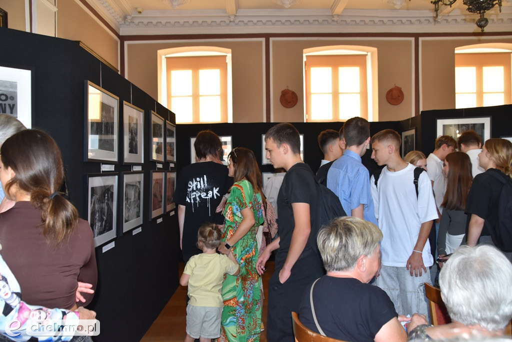 Czy znałeś PRL tak, jak ten fotograf? Wyjątkowe zdjęcia ukazują obraz tamtych lat