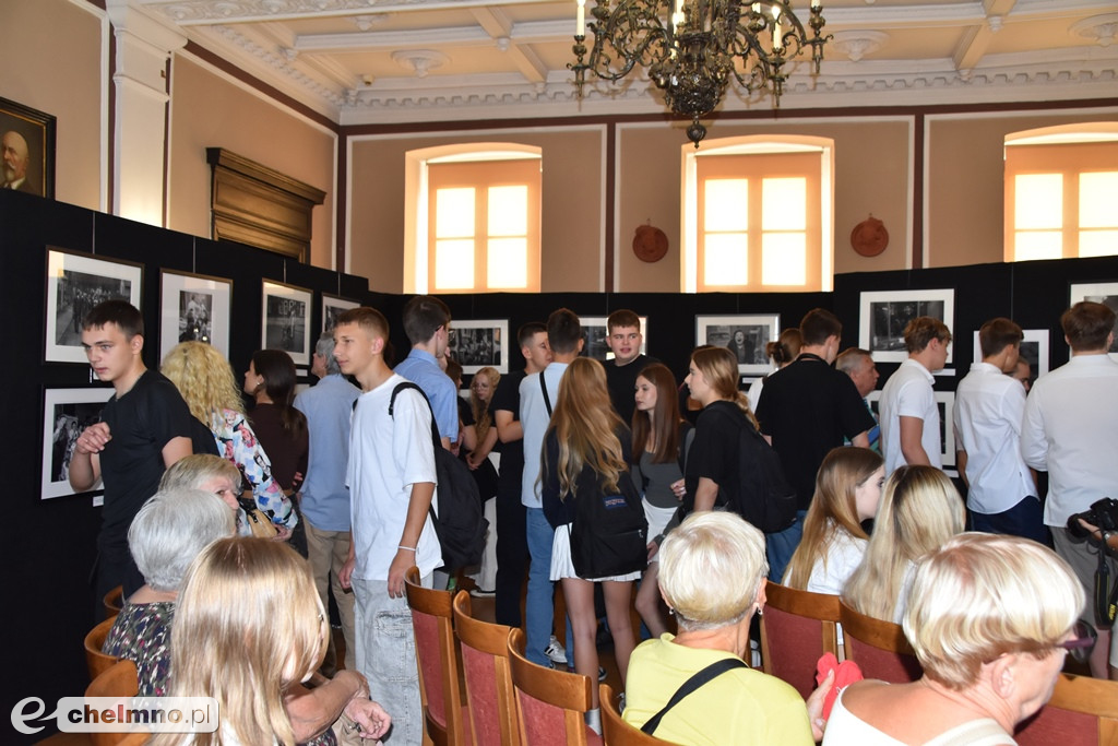 Czy znałeś PRL tak, jak ten fotograf? Wyjątkowe zdjęcia ukazują obraz tamtych lat