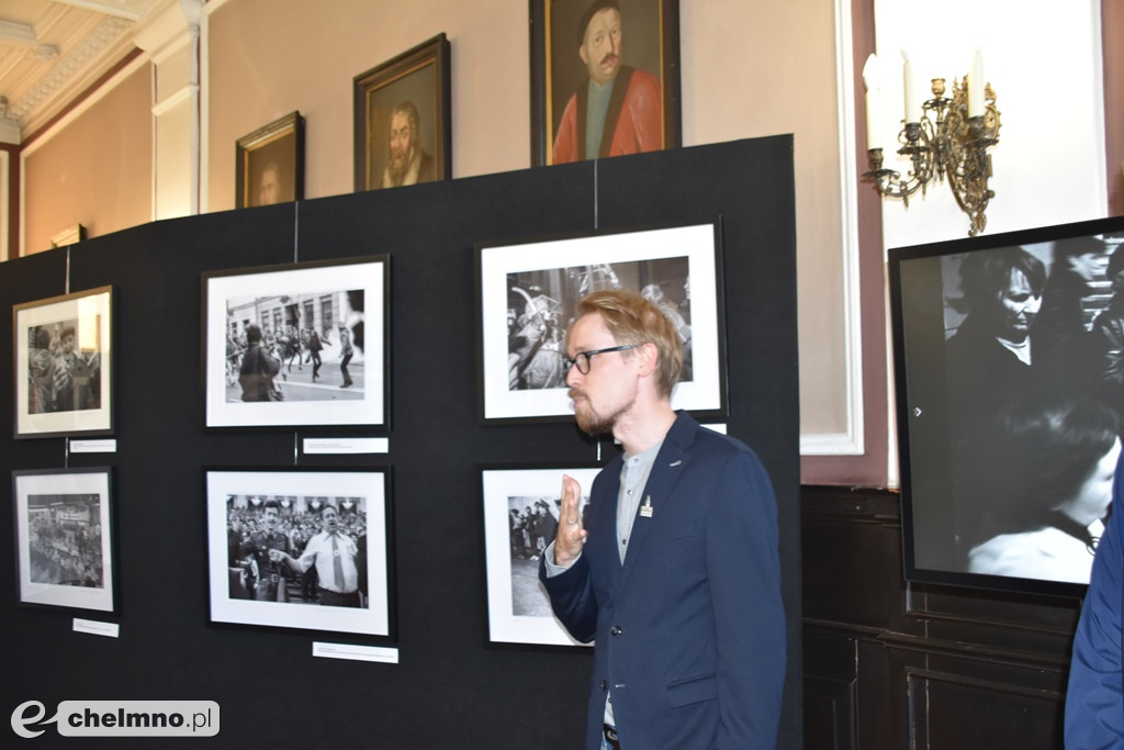 Czy znałeś PRL tak, jak ten fotograf? Wyjątkowe zdjęcia ukazują obraz tamtych lat