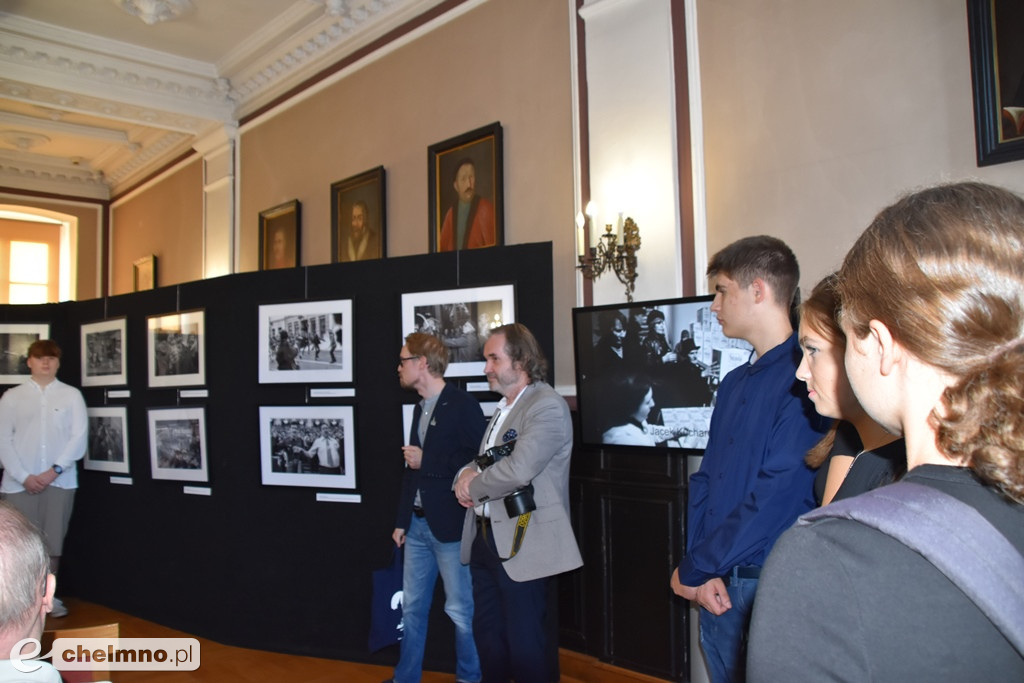 Czy znałeś PRL tak, jak ten fotograf? Wyjątkowe zdjęcia ukazują obraz tamtych lat