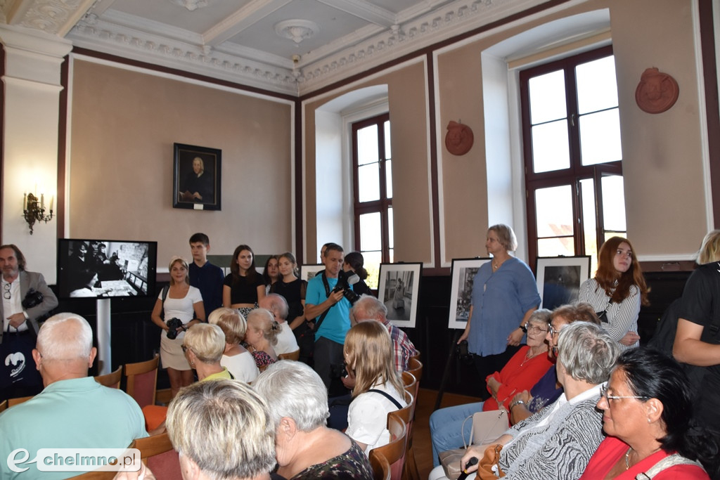 Czy znałeś PRL tak, jak ten fotograf? Wyjątkowe zdjęcia ukazują obraz tamtych lat