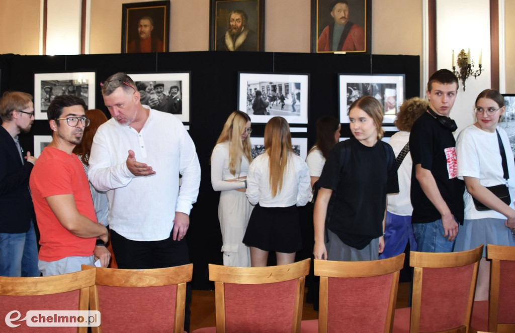 Czy znałeś PRL tak, jak ten fotograf? Wyjątkowe zdjęcia ukazują obraz tamtych lat