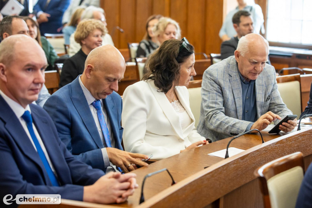 Umowy FEdKP: usługi społeczne, wsparcie biznesu, dziedzictwo